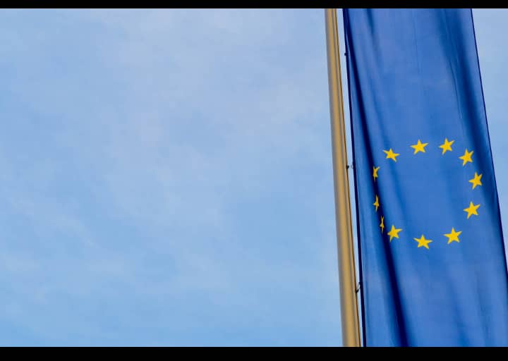 EU Commission Suggests Negotiated Debt-Reduction Routes for EU Nations